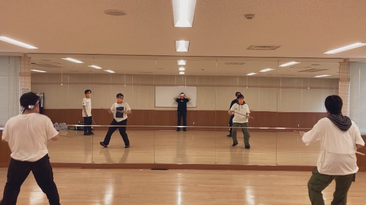 今日は旅公演のダンスを朝から晩まで、みっちりやりました。
課題はまだまだ多く、不安ですが、優しい先輩方と面白い同期達と楽しくやれてます！✨

そして明日は初の通し稽古…

とりあえず、今日の自分、お疲れ。
そして明日頑張れ！！笑
