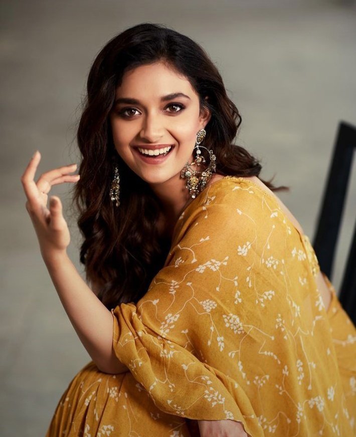 GayathriSreek11's tweet photo. Real Queen 🤩🤩
@KeerthyOfficial 😘😘😘
#KeerthySuresh #svppromotions https://t.co/rgyr5kWpPK