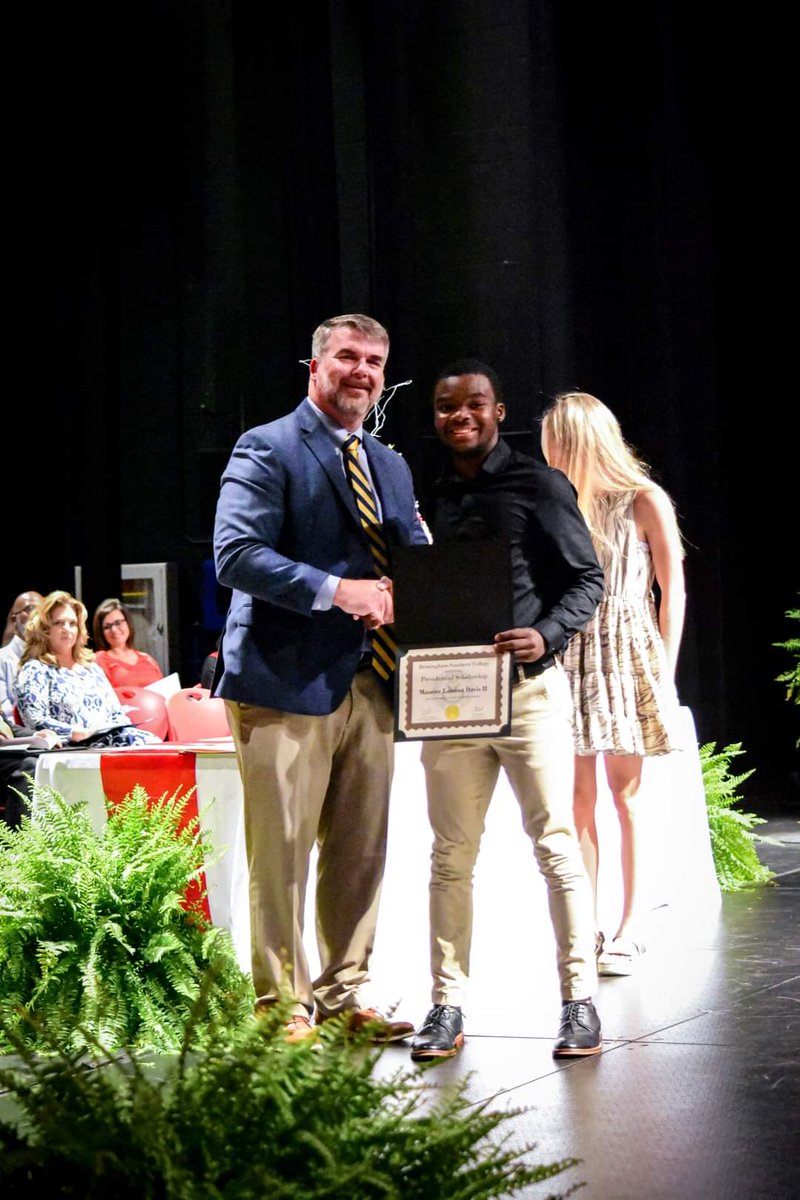 It was scholarship night  in the land..Congratulations to all the scholarship recipients and our Rising Stars <a href="/JarelWilliams8/">Jarel Williams</a> <a href="/alanawilliams04/">Alana Williams</a> <a href="/StevoSkillz2/">Stephen Jones</a> <a href="/mandi_joyyy/">mandi hart</a> <a href="/MauriceDavis22/">Maurice Davis</a>