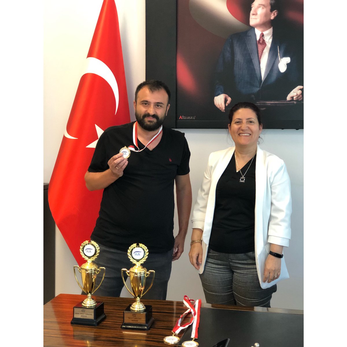 SgmPendik's tweet photo. 16-22 Mayıs Sosyal Güvenlik Haftası kapsamında Pendik Sosyal Güvenlik Merkezimizce düzenlenen Tavla ve Masa Tenisi Turnuvalarını kazanan Personellerimize Merkez Müdürümüz Sayın; Gülay TOKER personellerimizi tebrik edip, ödüllerini takdim etti. 
#sgk16yaşında https://t.co/hRsRMv2kpS