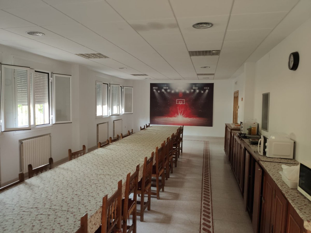 ResidenciaSACC's tweet photo. ¡Todavía estás a tiempo de matricularte en nuestra Residencia para la próxima temporada!

¡Pide tu cita y ven a conocernos! 

📱 607 217 824 (Ernesto Bravo, Director)

✉️ info@residenciasanantoniocaceres.es

#Cantera @SanAntonioCc @Caceres_Basket https://t.co/NNA7k8uqJ3