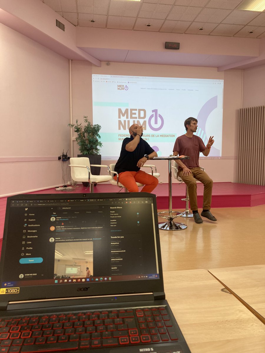 DtbmNd's tweet photo. • Début du cours « Les outils numériques d’animation de communauté » avec la participation de Adrien Devos !
#mednum01 https://t.co/6N0F3ZxuLI