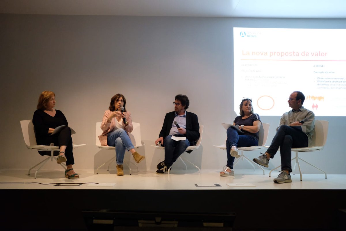 barcelonactiva's tweet photo. El dir. de Serveis a les Empreses @baro_jaume, modera la taula rodona sobre noves iniciatives comercials:
🛍Cens d’activitats comercials en planta baixa
💼Crea Feina+: ajuts a la contractació
🏪#AparadorsVius: instal·lació de noves persianes
🗣#APEUS: nou model de governança https://t.co/PEa6DpU7Zu
