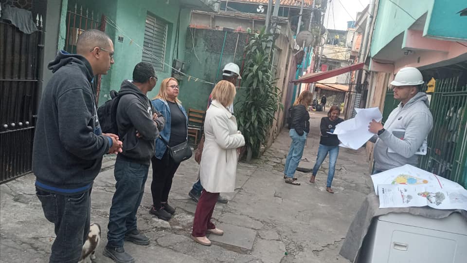 _LilianCabrera's tweet photo. Na manhã de ontem estive no Núcleo Habitacional Piratininga, com minha assessoria e a amiga Zenilda que é moradora da Passagem Trindade, para acompanhar o início da obra que prevê melhorias no local. 

Gratidão Pefeito Filippi, Secretário Ronaldo Lacerda e toda equipe. https://t.co/eh3xcWdbWs