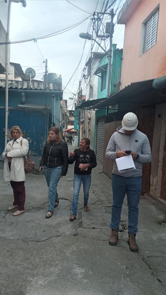 _LilianCabrera's tweet photo. Na manhã de ontem estive no Núcleo Habitacional Piratininga, com minha assessoria e a amiga Zenilda que é moradora da Passagem Trindade, para acompanhar o início da obra que prevê melhorias no local. 

Gratidão Pefeito Filippi, Secretário Ronaldo Lacerda e toda equipe. https://t.co/eh3xcWdbWs