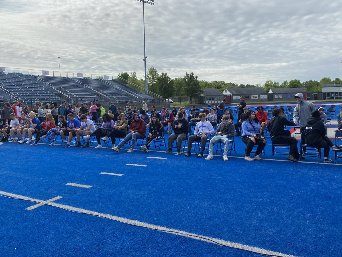 RavennaSupt's tweet photo. Graduation practice. #GoAndBeFree #OnlyInRavenna https://t.co/N2BLch4wzV