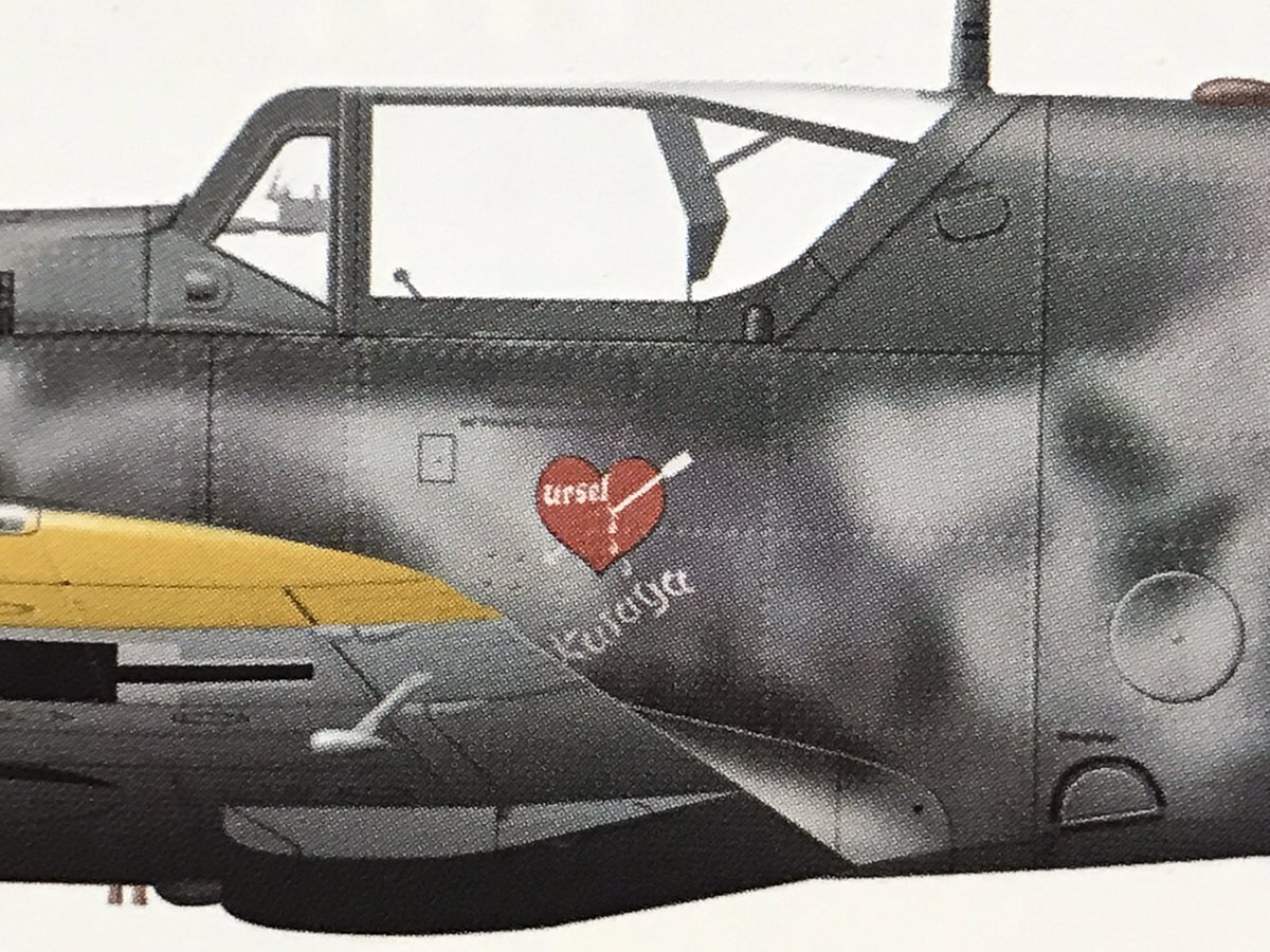 エーリカのコールサイン「カラヤ・アイン」は、JG52第9中隊カラヤ1番機から。初期設定ではストライカーのハートマークにカラヤの文字が見える。オリジナルではハートの中にウルスラの文字。カラヤは無線でカラヤカラヤと歌ってた人が居たからだそうだが。その曲が何なのかはは不明だとか。