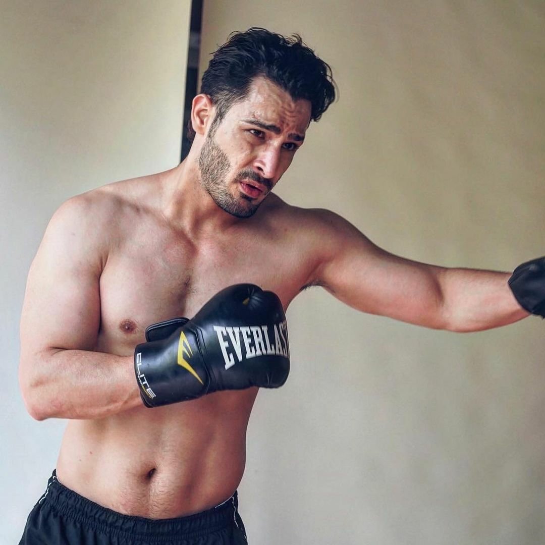 BollyTellyBuzz's tweet photo. "Trust the process," says #UmarRiaz while sharing some fitness motivation for fans https://t.co/ZgGmHPm7un