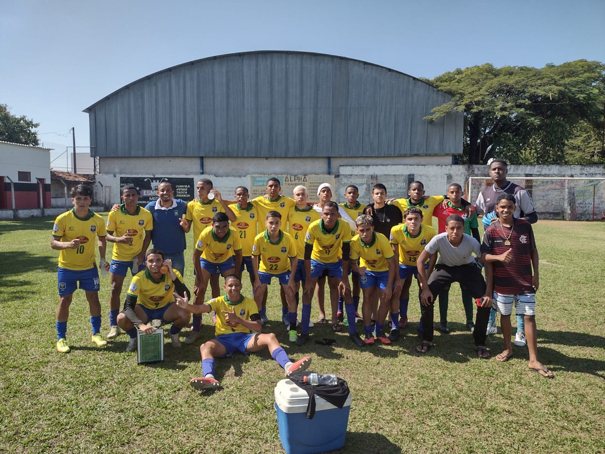carre_05's tweet photo. Não deixe que as pessoas te façam desistir daquilo que você mais quer na vida. Acredite, lute, conquiste e acima de tudo, seja feliz. ⚽️🚀 https://t.co/CocfstgffV