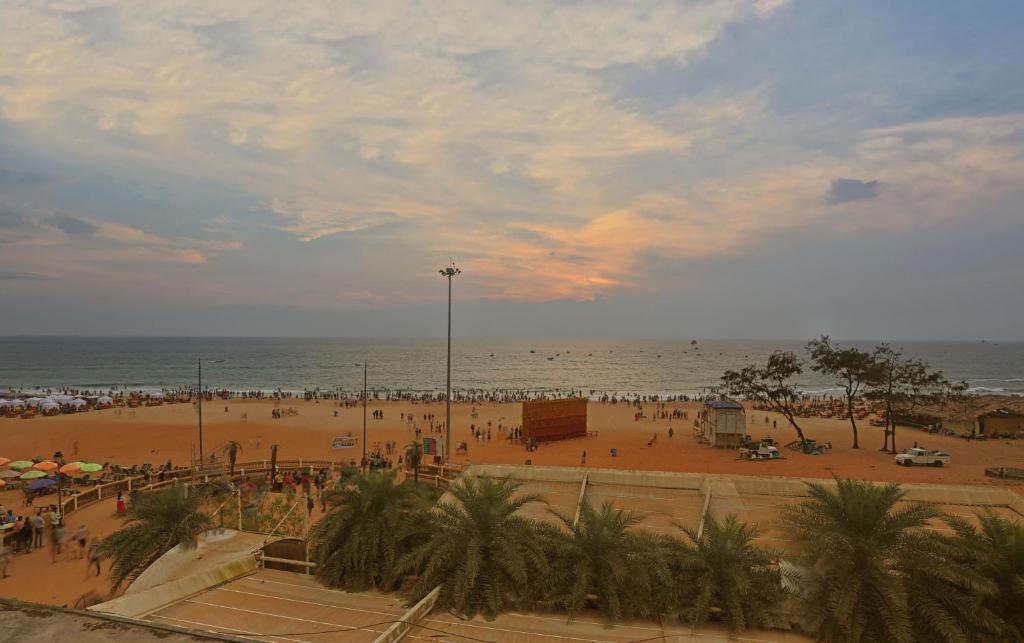 TourismGoa's tweet photo. A refreshing dip in the sea, relaxing sea waves amid swaying palms and blue skies. sounds perfect?
Book your stay at #CalanguteResidency now and experience Goa like never before.
#goatourism #calangutebeach
#experiencegoa #summertime #hotelsingoa #beaches #exploregoa https://t.co/GSEq7ffpiK