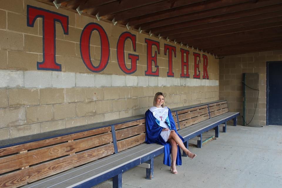 BrooklynConra13's tweet photo. Wrapped up High school with scholarship and softball banquets, along with graduation pictures. Thank you THS for best 4 years. Don’t worry I’m not going far❤️ @BraveFastpitch @miamiuniversity @TalawandaHS #Classof2022 #graduate https://t.co/2su3iImxOE