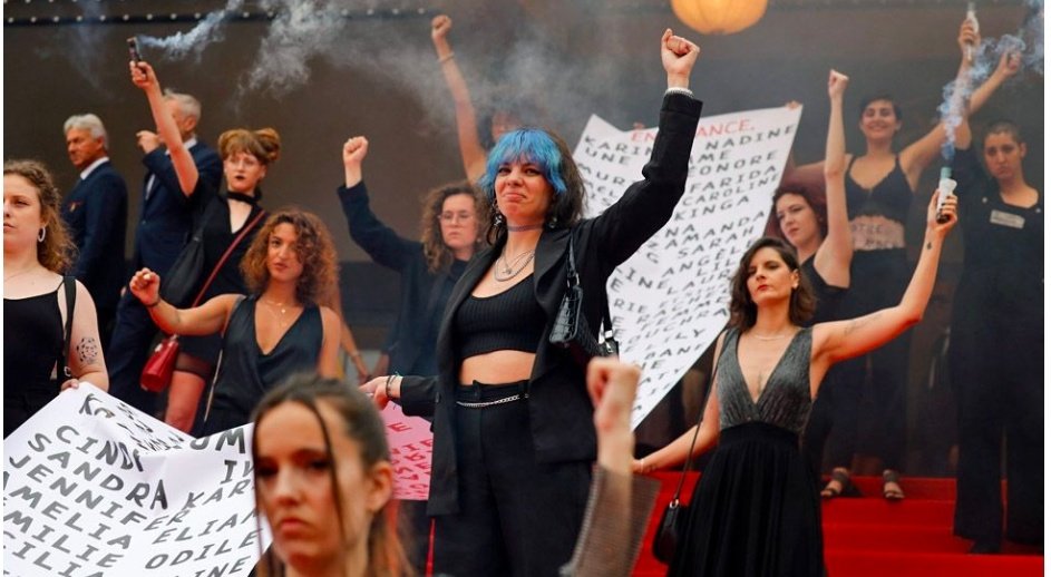 TrendsAajKal's tweet photo. Campaigners hoping to raise awareness about gender-based violence took over the Cannes red carpet and unrolled a banner listing the names of all femicide victims since the festival's last edition.
#Cannes2022 #EmpowerHer https://t.co/tg3sI9Tgv7