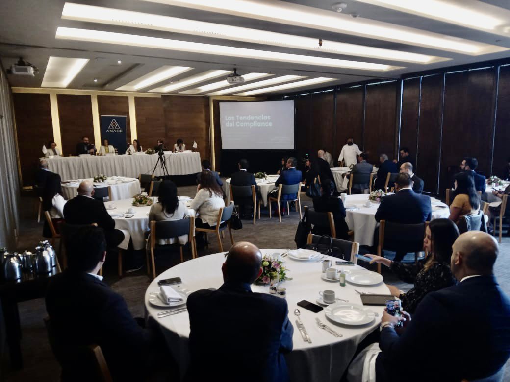 ANADEcolegio's tweet photo. ¡Arrancamos con el evento “Las Tendencias del #Compliance” con casa llena!
Mesa 1: #ESG Enviromental Social Governance
#LaIntegridadEsNuestraFortaleza #EventoANADE #ANADE https://t.co/EcRaknHpli