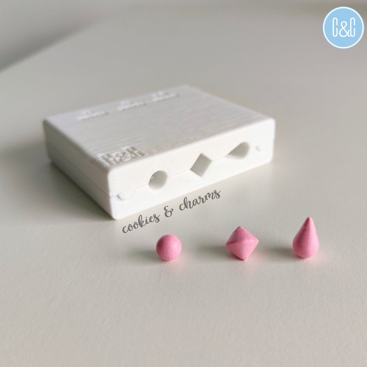 CookiesNCharms's tweet photo. Thinking to start bead rolling? our best selling roller with some basic shapes to start with!

#necklace #diy #bead #roller #clay #polymerclay #earring #basicshape 

https://t.co/UKFM0SBpbe https://t.co/KX2EsK413D