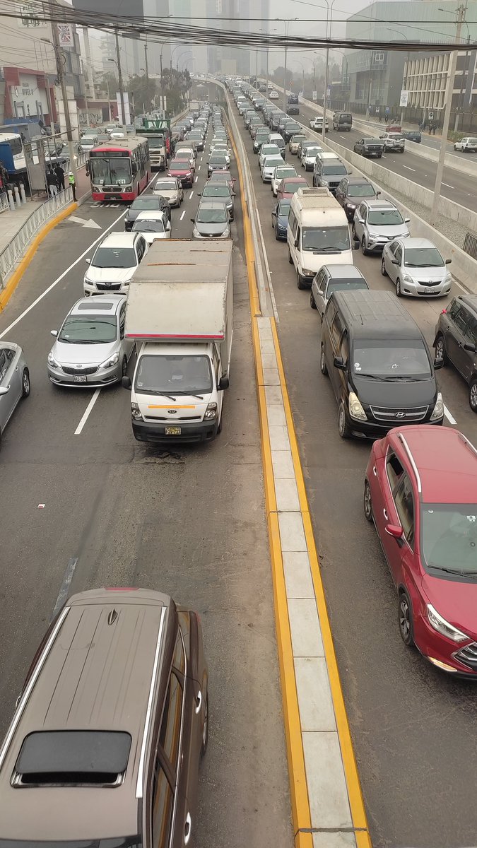 crbuenom's tweet photo. Se veía tan bonito y esperanzador cuando aún no se inauguraba #OvaloMonitor #Holapuente https://t.co/fc7of9nVYu