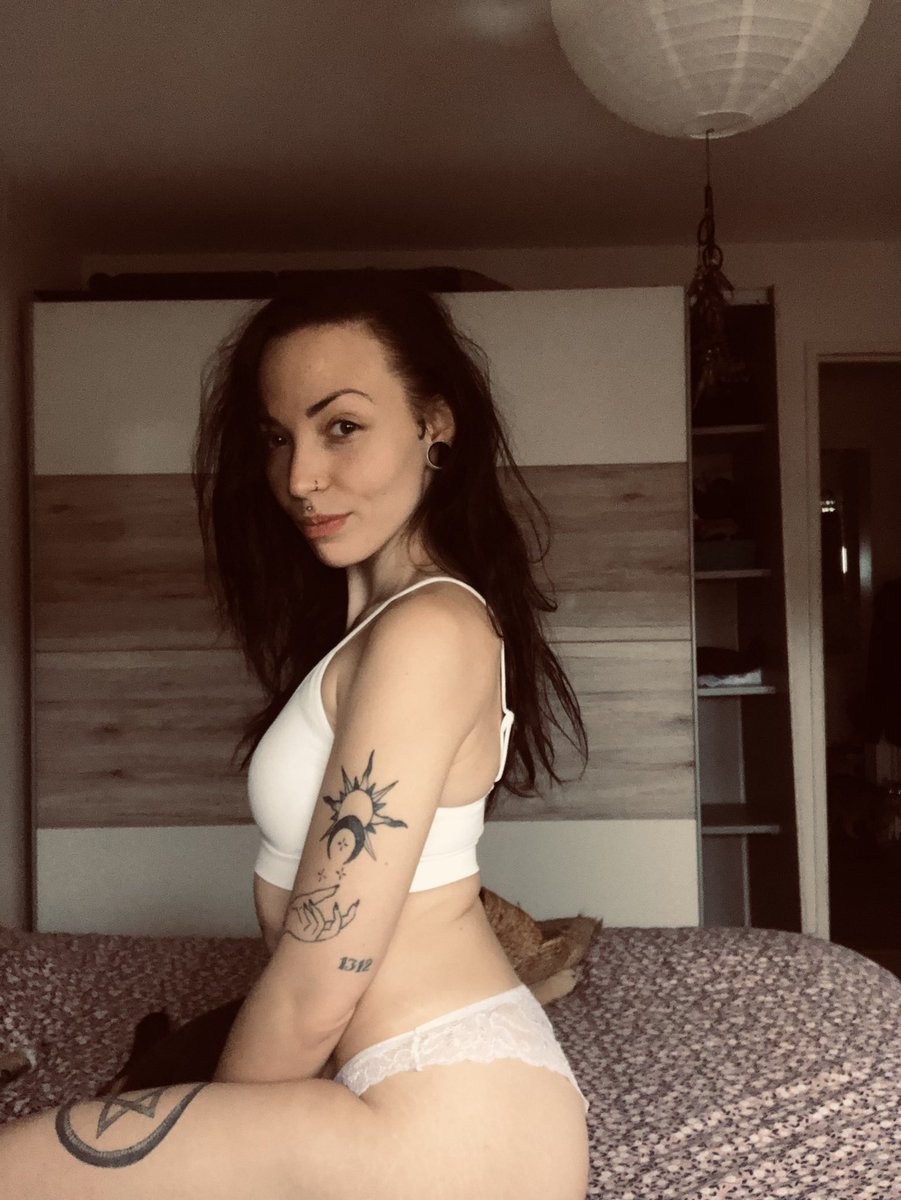 LouPi67's tweet photo. Des gens chauds pour une cam ce soir ? Fille et garçon 🔞💦 #camgirl #fetichist #fetichiste #soumis #moneyslaves #cam #TDS #AdultWork https://t.co/Nya8qO2n4e