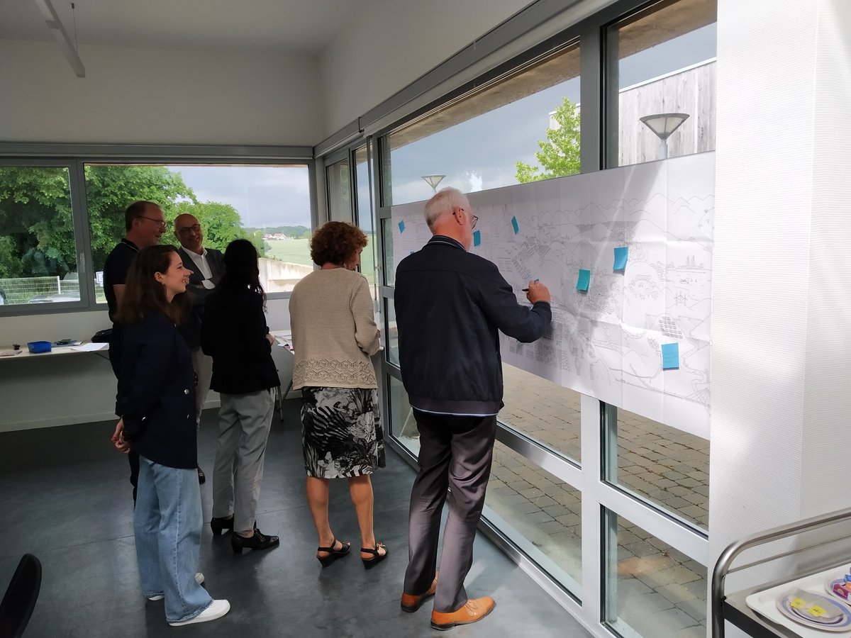 InfoAduga's tweet photo. Commission #SCoT du Grand Amiénois. Accompagnés par l’Aduga et par @juliendossier, les élus travaillent sur le sujet de la #TransitionEcologique.
#renaissanceecologique https://t.co/m6zsTuobOS