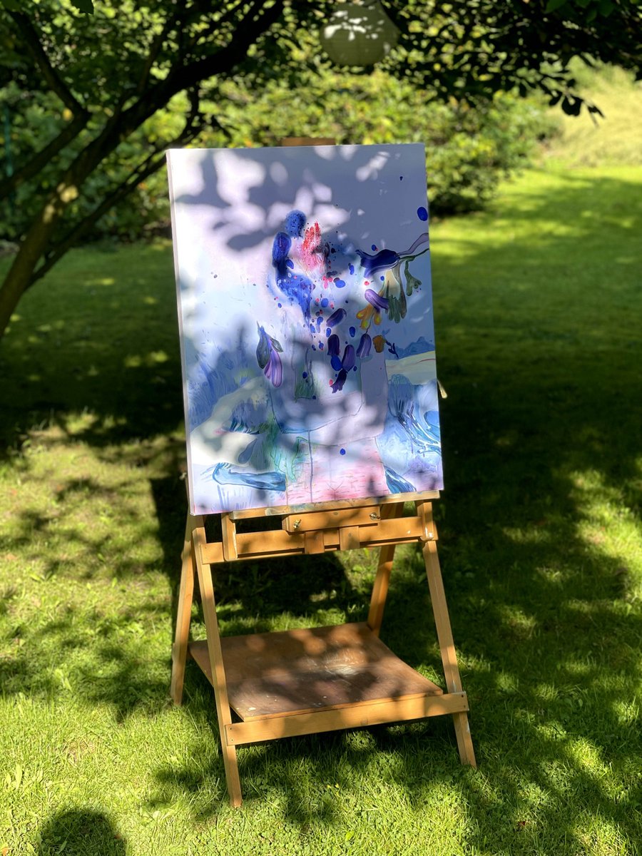 I took one of my paintings 🎨🖌️ from my Garden theme out in the garden 👩‍🎨 
Just to reinforce identity 🌳🌼🌸💮

☀️☀️☀️