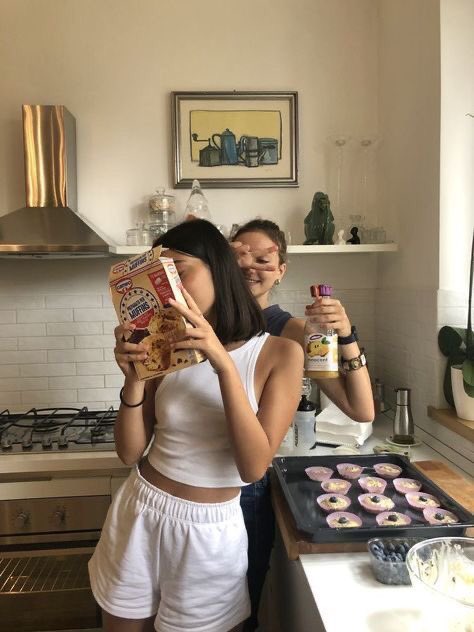 lavenderderya's tweet photo. baking is free therapy https://t.co/2fykWj71wU
