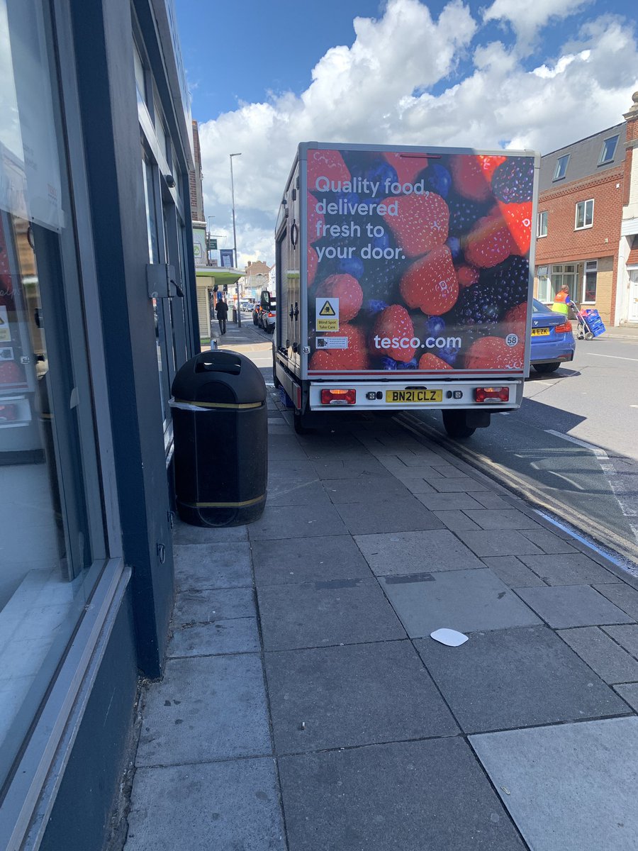 info_mattech's tweet photo. Home delivery. Convenient for the driver and no one else. 
@Tesco #portsmouth https://t.co/4b9Ynn5iFH