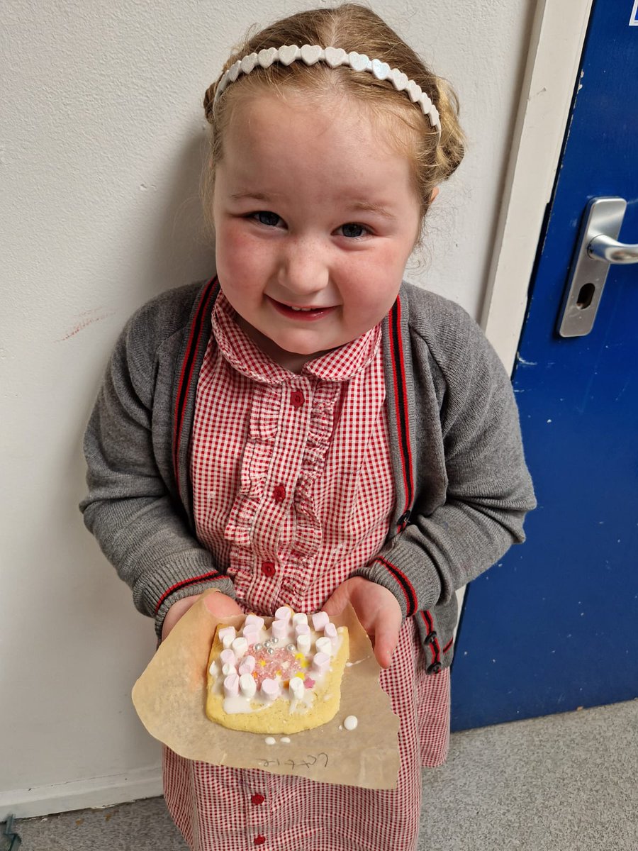 wooltonprimary's tweet image. Nursery made biscuits fit for the Queen! They had so much fun squishing the dough and using a variety of sprinkles #WPSCreativity #WPSSuperstars ⭐️⭐️