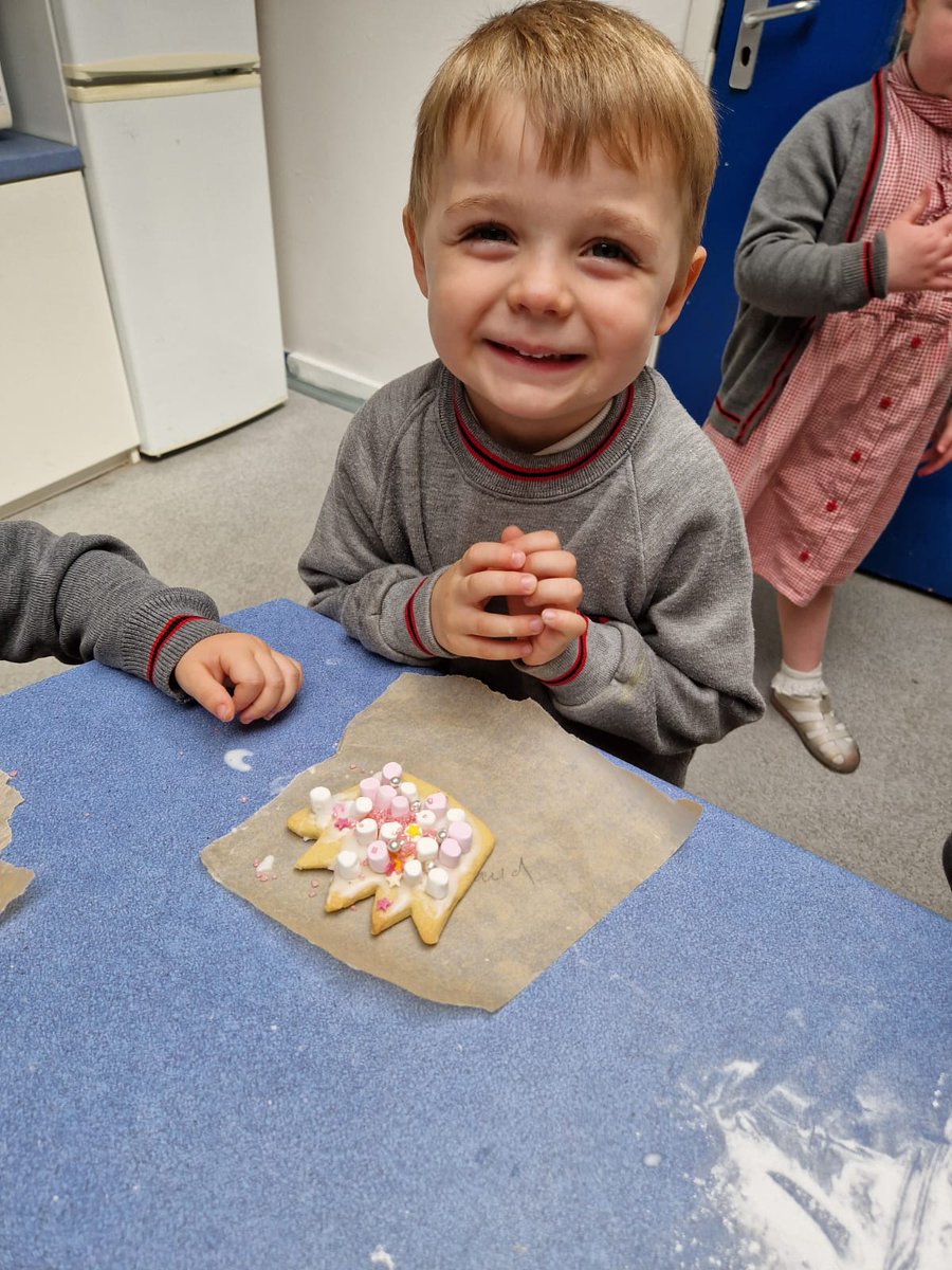 wooltonprimary's tweet image. Nursery made biscuits fit for the Queen! They had so much fun squishing the dough and using a variety of sprinkles #WPSCreativity #WPSSuperstars ⭐️⭐️