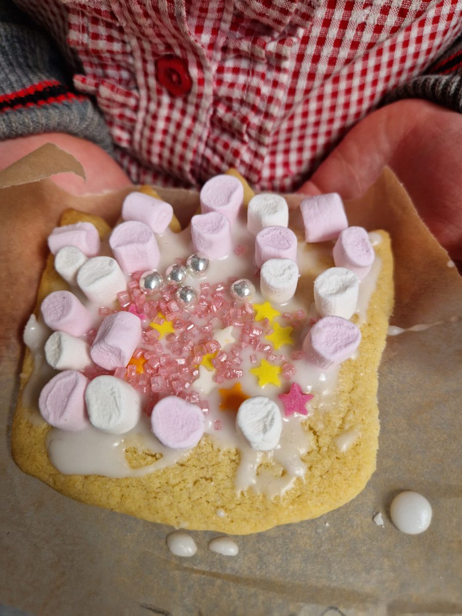 wooltonprimary's tweet image. Nursery made biscuits fit for the Queen! They had so much fun squishing the dough and using a variety of sprinkles #WPSCreativity #WPSSuperstars ⭐️⭐️