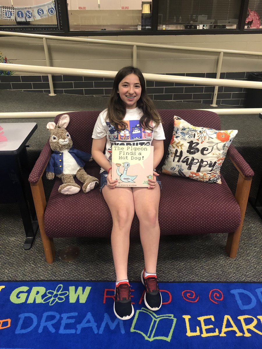 robinsonreads's tweet photo. Introducing…………OUR LIBRARIAN for the morning!  Every good librarian starts the day with a little Starbucks!  @HumbleISD_HHE https://t.co/hN445TVPh8
