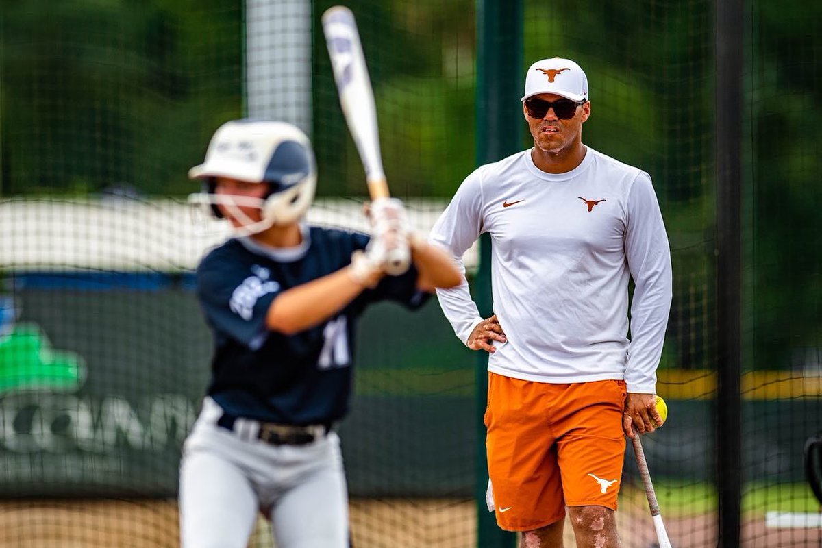 ProSwings_'s tweet photo. #HookEm π€
BIG Congrats to @CoachSingTexas, Assistant Coach at @TexasSoftball & his team on their BIG win this past weekend over Washington #SupersBound πͺπΌ
We cant wait to have Coach Singleton back with us this summer. To register for camp, head to π» https://t.co/XhCIs1fEdv https://t.co/g7PF37m6k0