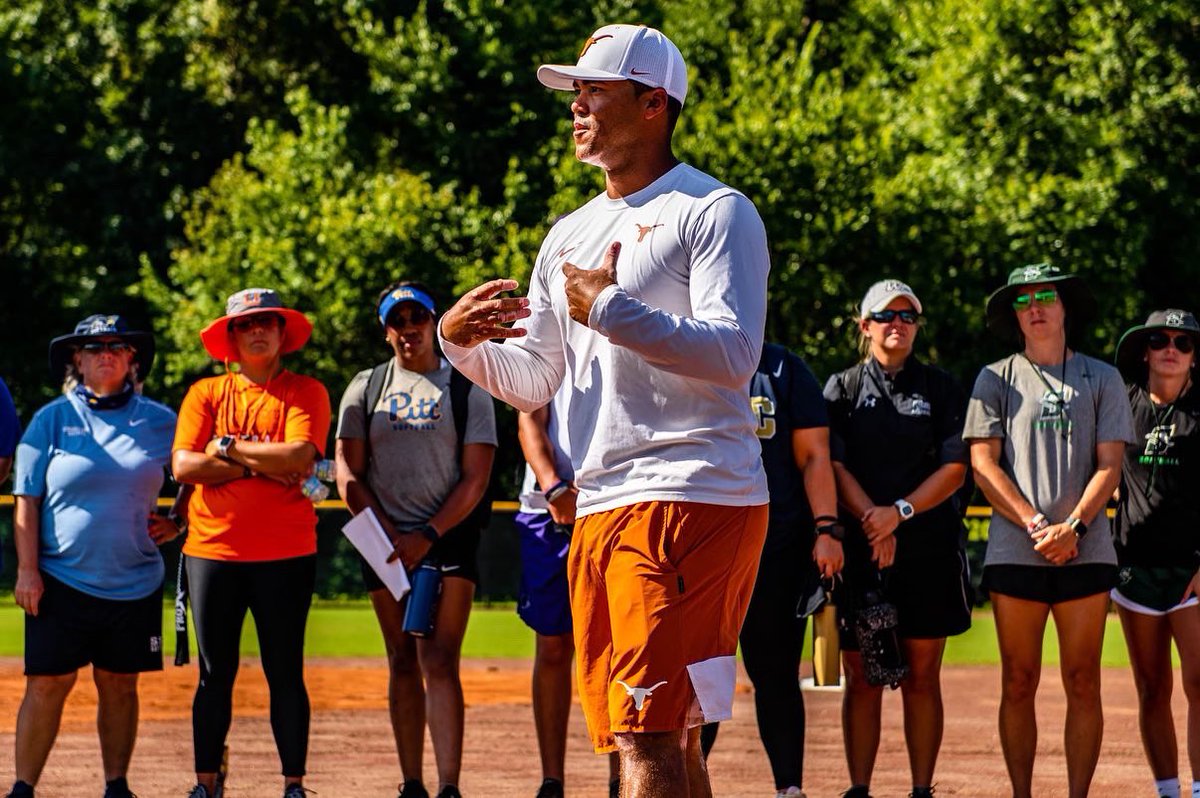 ProSwings_'s tweet photo. #HookEm π€
BIG Congrats to @CoachSingTexas, Assistant Coach at @TexasSoftball & his team on their BIG win this past weekend over Washington #SupersBound πͺπΌ
We cant wait to have Coach Singleton back with us this summer. To register for camp, head to π» https://t.co/XhCIs1fEdv https://t.co/g7PF37m6k0