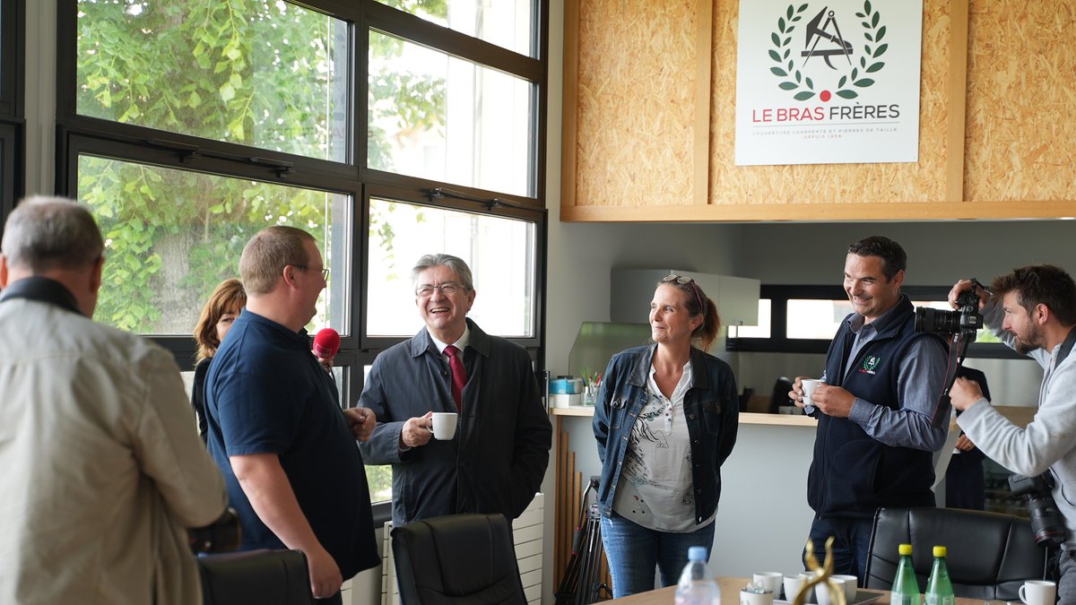 JLMelenchon's tweet photo. Visite de l'entreprise Le Bras Frères à #Jarny, au cœur des restaurations de nos plus beaux monuments historiques. Un savoir-faire d’excellence qu'il faut préserver et transmettre. https://t.co/9ySMrldzYP