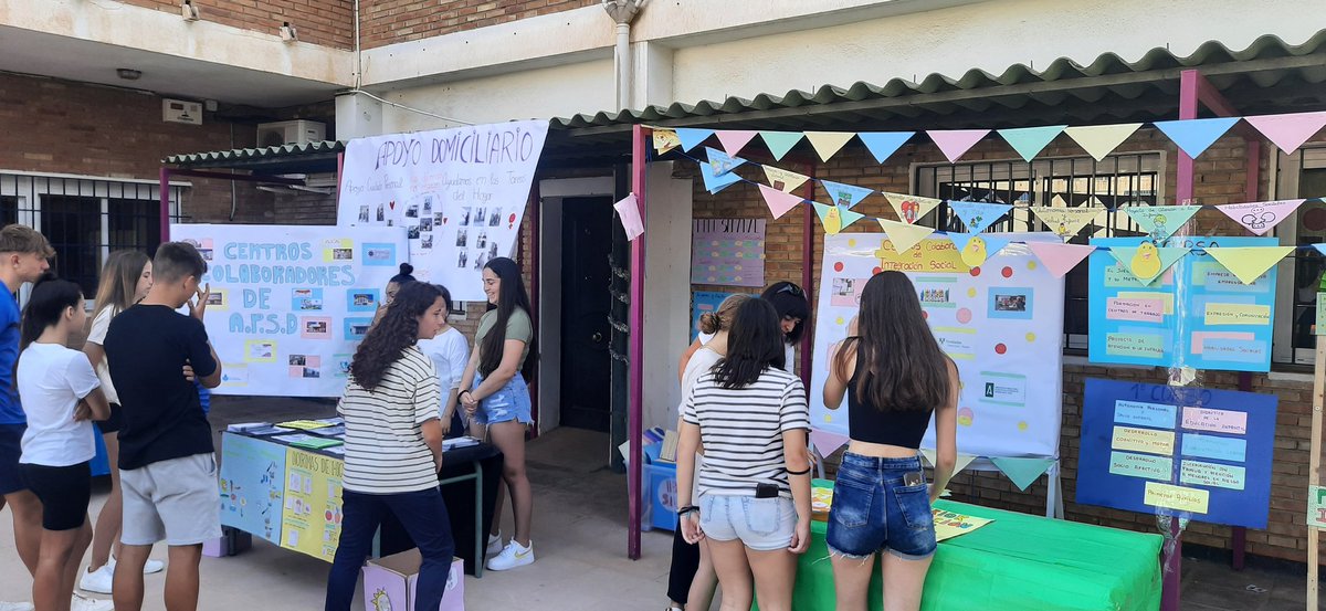 IESSB's tweet photo. Jornadas de Puertas Abiertas de los ciclos de Formación Profesional https://t.co/QmuPAGNFkj