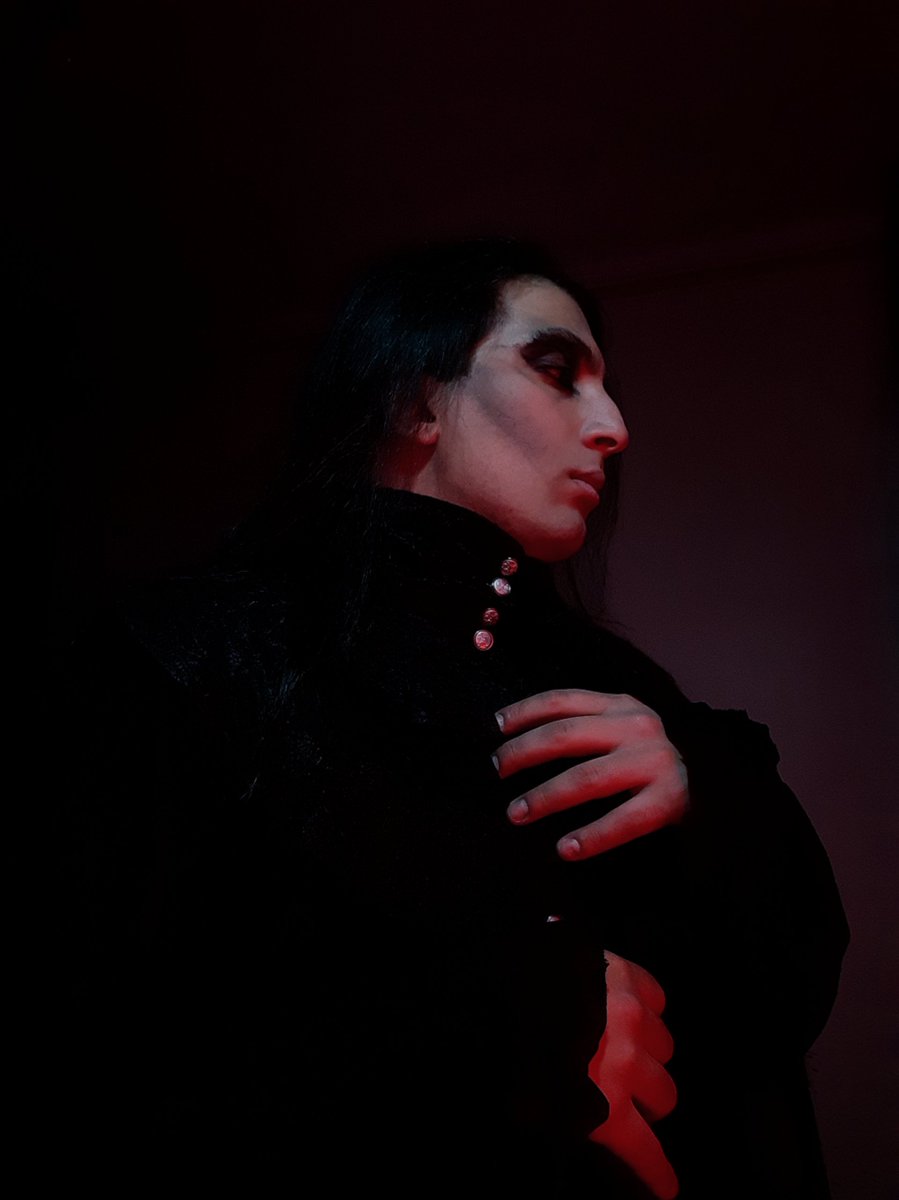 demonic_vampire's tweet photo. Winter seems far colder, Without you by my shoulder now this year https://t.co/gDmSyTYLBC