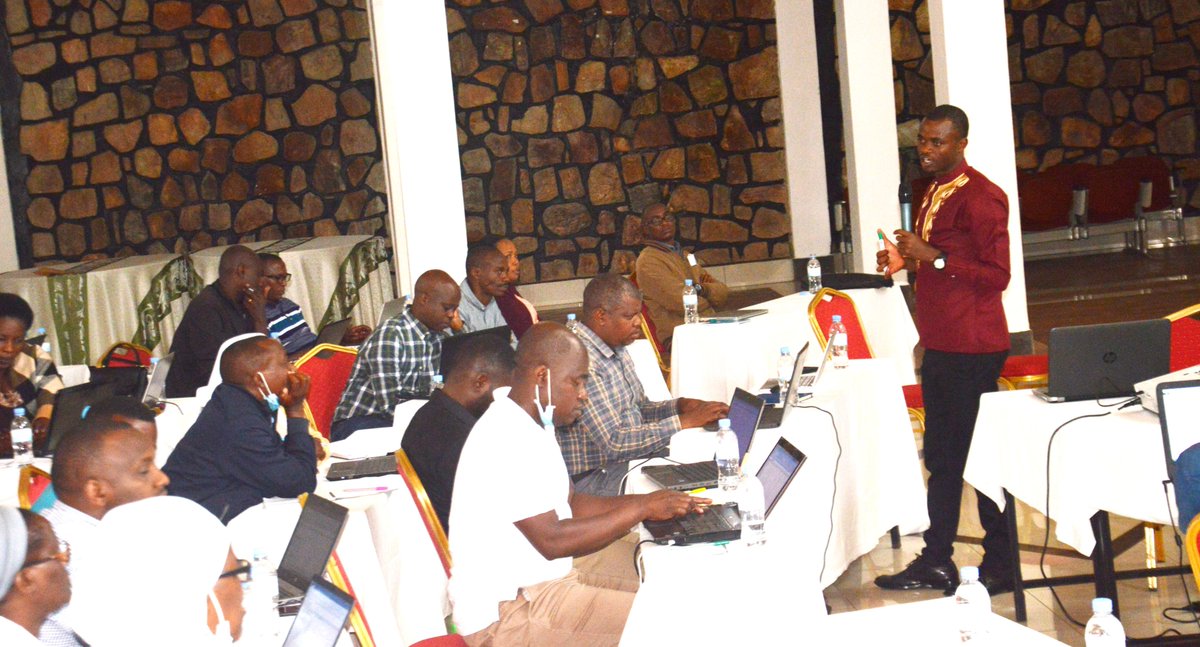 Kubufatanye n'akarere ka <a href="/GisagaraDistr/">Gisagara District</a>,  abakozi murwego rw'ubuzima barimo guhabwa amahugurwa abongerera ubumenyi kumikoreshereze ya program zifashishwa mu isesenguramakuru murwego rwo kunoza services ndetse no kugera kuntego za #NST1 #Rwanda_Vision50  <a href="/Jrutaburingoga1/">RUTABURINGOGA Jerome</a>