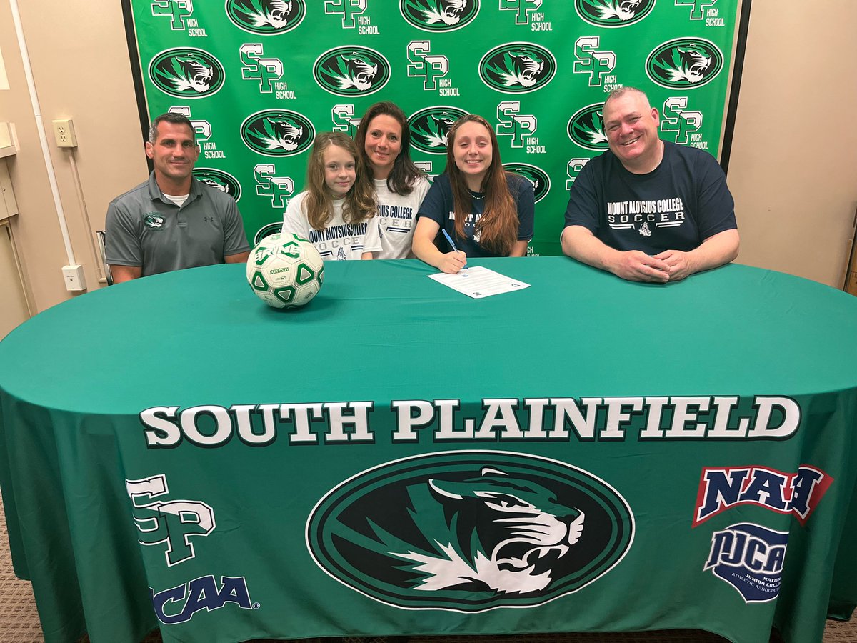 Congratulations to Rebecca Hollo and her family. She intends to play soccer for D3 Mount Aloysius College.
