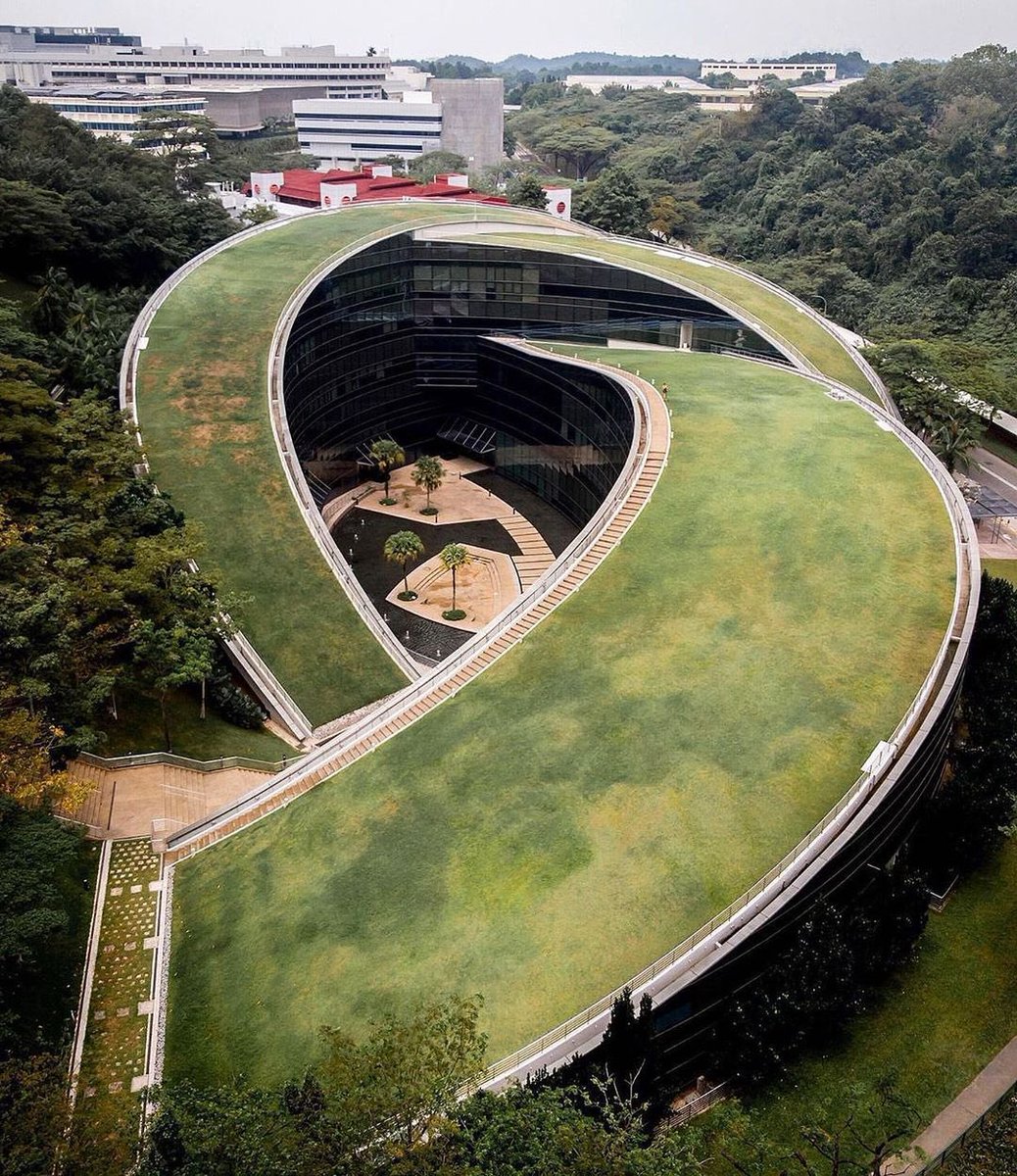 The Nanyang Technological University’s School of Art, Design, and Media in Singapore is home to a series of green roofs, designed by CPG Consultants, that refuse exile from the action.

📸 Photograph: NANCY

#greenroofs #roofgarden #roofgardens #sustainable #sustainability