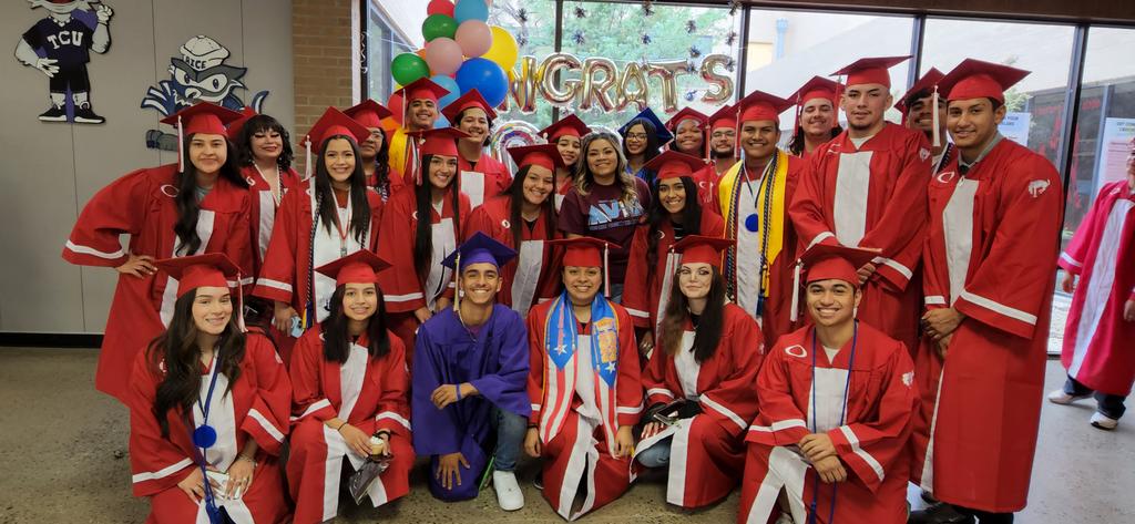 ytarango12's tweet photo. We had such an amazing turn out today! Congratulations Class of 2022! @CrockettColts @AvidColts @MaribelAranda12 @ECISD_AVID4ALL https://t.co/ZanDKuwysv