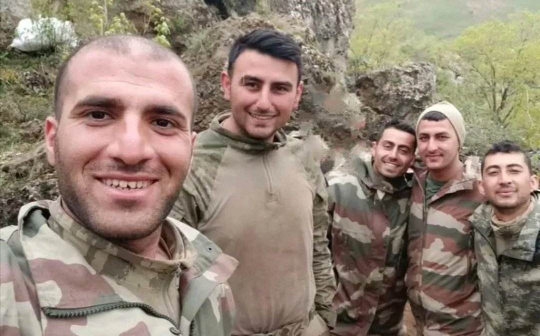 1 Kare 5 şehit diyorlar...
Değişen yalnızca tarihler. Acısı, isimleri, haberi aldığımızdaki yürek yangını aynı. Hep aynı sızı...

27 Şubat 2020 | 24 Mayıs 2022