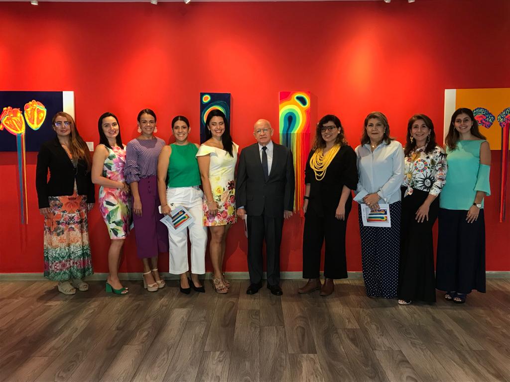 udes_oficial's tweet photo. #NoticiasUDES | Este 24 de mayo se realizó la inauguración y lanzamiento de 'Mapas Térmicos'🎨, una obra artística por parte de uno de nuestros #GraduadosUDES 👩🎓 Angélica Ramírez, egresada del programa de Instrumentación Quirúrgica #UDES💙 ¡Felicitaciones a la Artista! https://t.co/BnjYo5WqOT