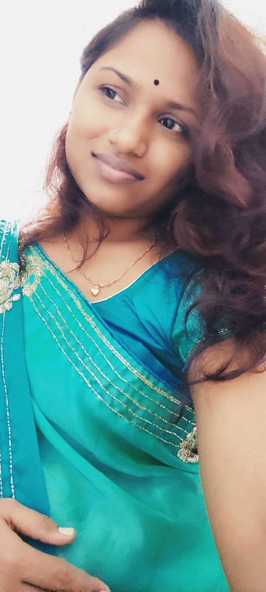 mithleshrathor3's tweet image. याद भी अजीब चीज है.... आँखें नम कर देती हैं
#simplelook 
#TwitterTakeover