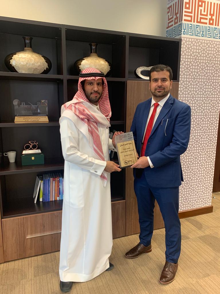 'Give the world the best you have and the best will come back to you'
Alhumdulilah, I'm honored to receive the 'Research Excellence Award 2022' from the Department of Management Information Systems,@KFUniversity 

@BusinessKFU #research #ResearchExcellenceAward