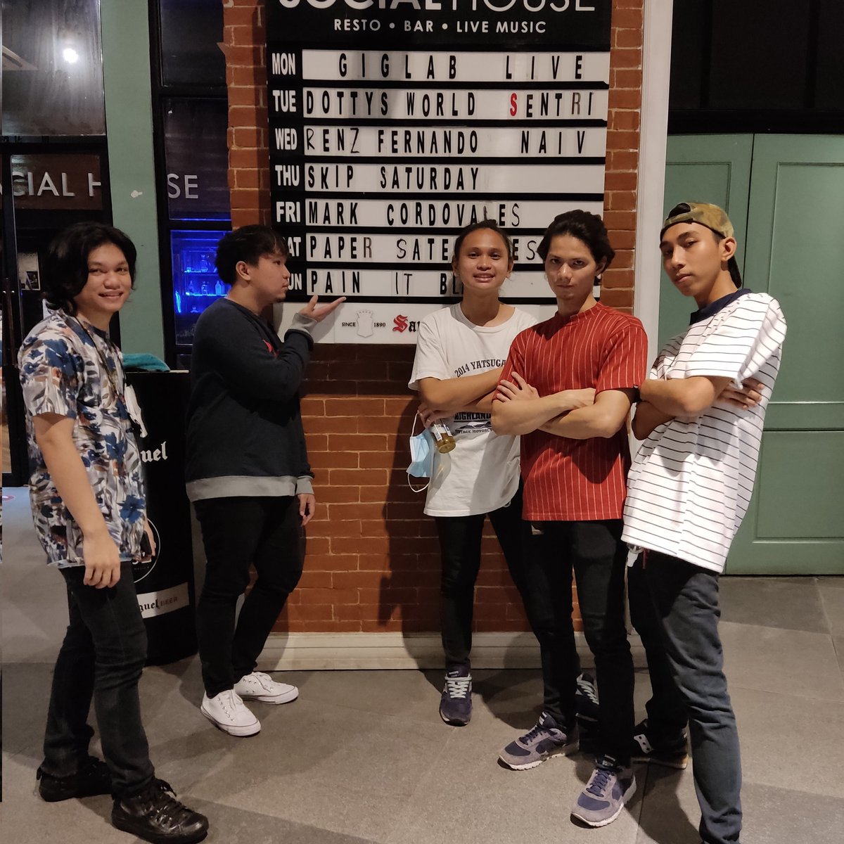 PaintitBlackPH's tweet photo. Hi, we are Pain It Black PH! 😆✌️

That's a wrap for our set tonight at Social House, Circuit Mall, Makati.

We will see you on our next gigs! 🖤

#paintitblack #paintitblackph #pib #opm #musiciansinresidency https://t.co/JJ6wRfgzXl