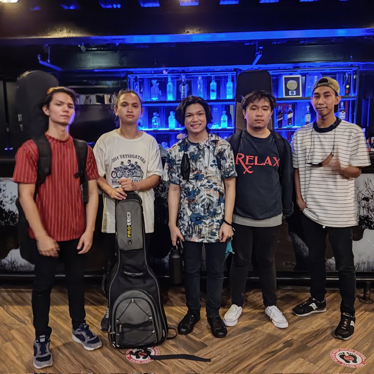 Hi, we are Pain It Black PH! 😆✌️

That's a wrap for our set tonight at Social House, Circuit Mall, Makati.

We will see you on our next gigs! 🖤

#paintitblack #paintitblackph #pib #opm #musiciansinresidency