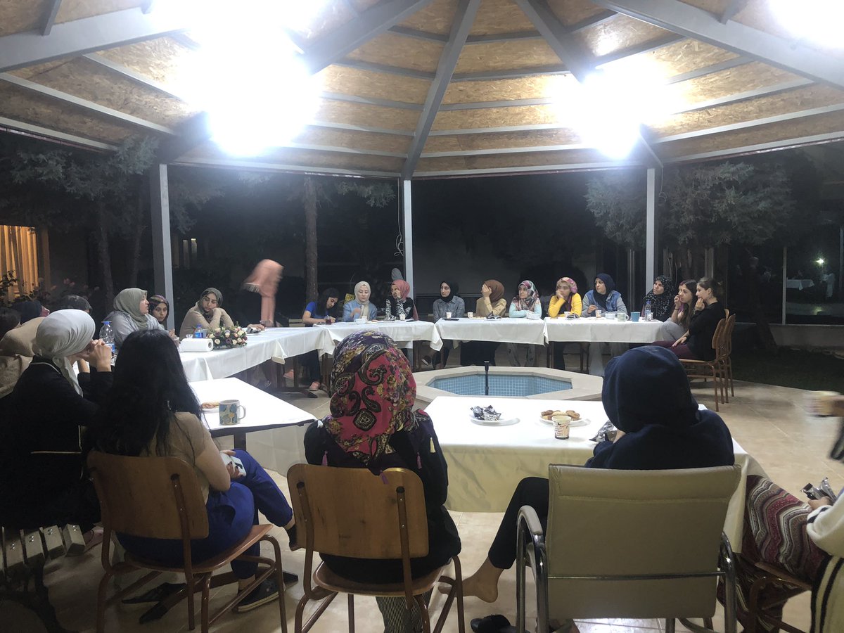 DeveciBehice's tweet photo. Hasbihal Sohbetleri kapsamında Pamukkale Üniversitesi Tarih Bölümü Hocası Sayın Nezahat BELEN’i öğrencilerimizle bir araya getirdik..Engin bilgilerini öğrencilerimizle paylaşan hocamıza teşekkür ediyoruz..
📍Harezmi Yurt Müdürlüğü https://t.co/3eLPHOiAXo
