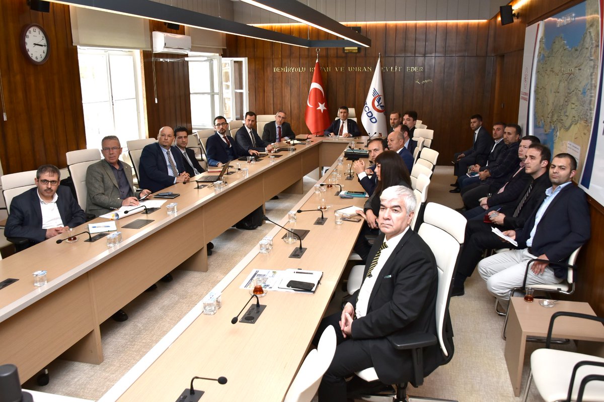 metinakbastr's tweet photo. TÜBİTAK @tusside ile gerçekleştirdiğimiz toplantıda; lojistik merkezlerimizin, ulaştırma ekosistemi içerisindeki etkinliğini daha fazla artırmak için organizasyonel yapıdan yönetim modellerine kadar birçok hususu değerlendirdik, istişarelerde bulunduk.

Üretim #UlaşıncaBaşlar https://t.co/C5iXr5delW