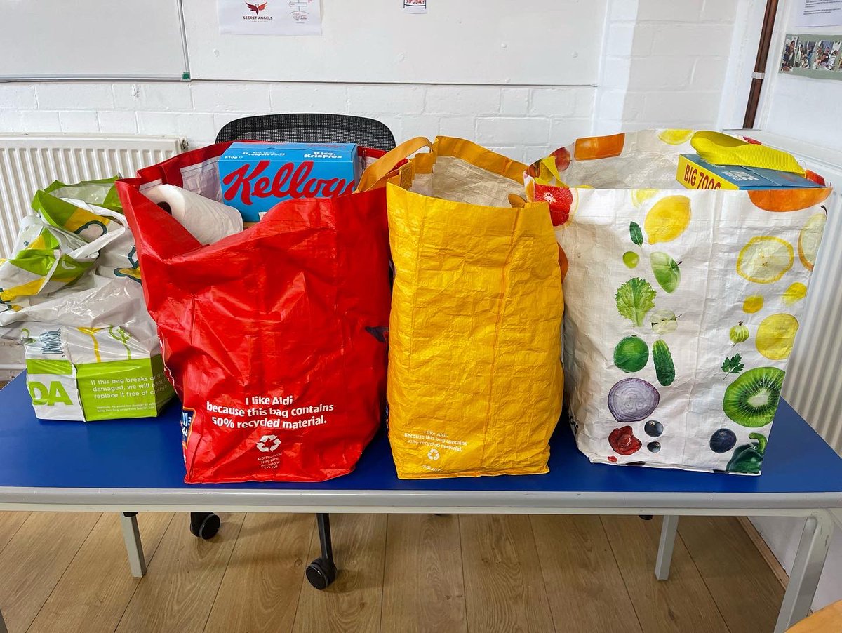 secretangelsuk's tweet photo. Week 5 Food Bank – Are you struggling to afford food? This morning 8 families were signed up to receive Food Packs which will feed 16 people (adults & children). At the Foodbank today, the top 3 reasons for foodbank referrals were: benefit delays, low income & medical needs. https://t.co/oGv874A9am