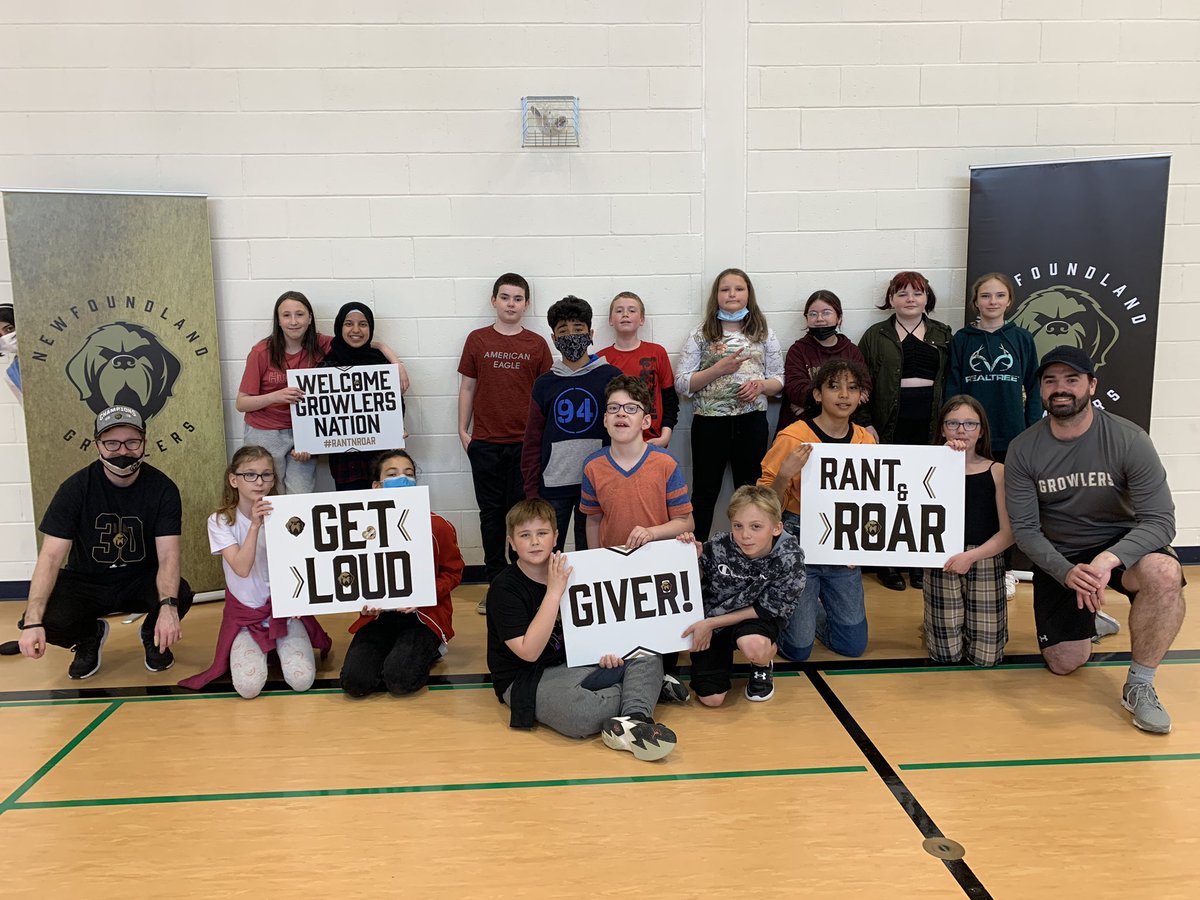 MsWardEPE's tweet photo. It was a great day @eastpointelem with the @NLGrowlers! https://t.co/6rHtyrz86Z