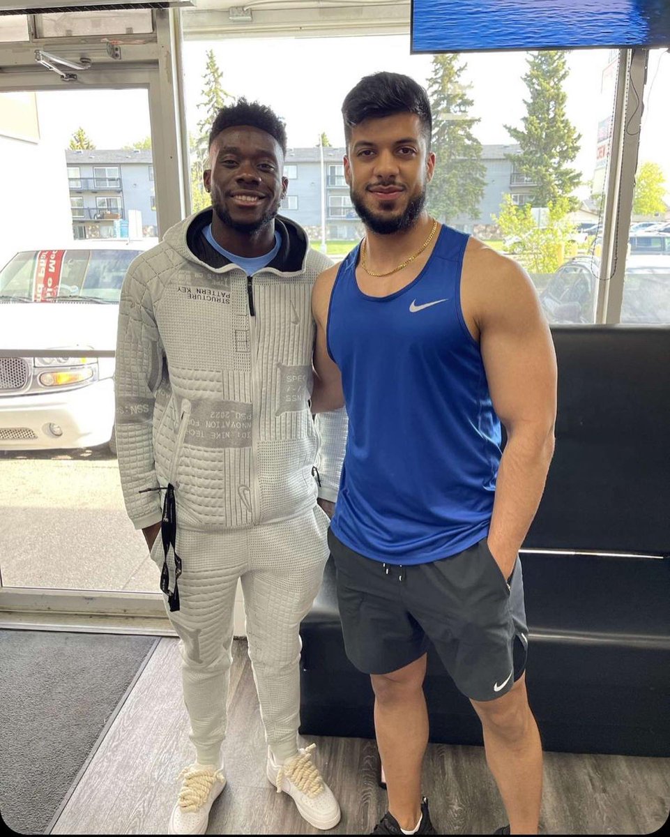 International soccer star @alphonsodavies @fcbayern stopping by to eat @swissdonair. He is truly an inspiration to all athletes ⚽️ in Edmonton and it’s a honour to have this superstar step through our doors. #northedmonton #yegfood #yegproud