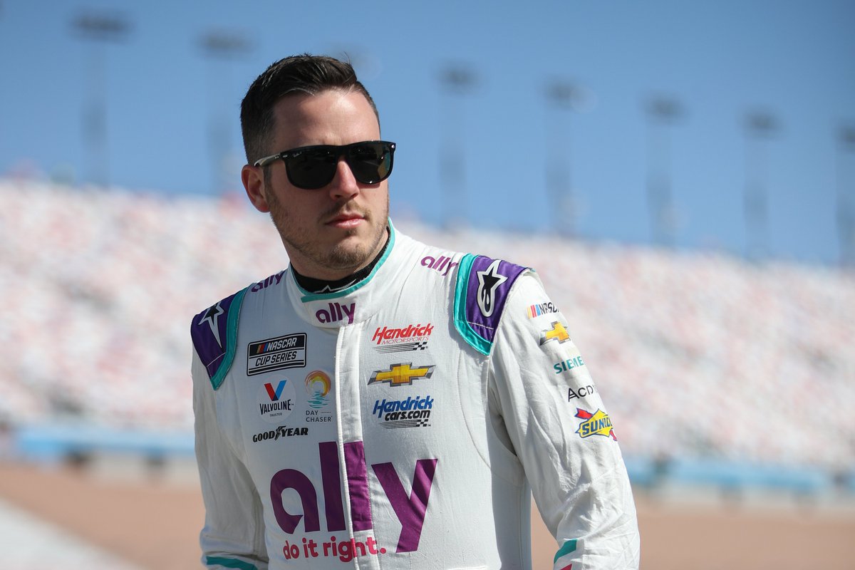 𝗚𝗜𝗩𝗘𝗔𝗪𝗔𝗬 𝗔𝗟𝗘𝗥𝗧 🚨 We’re giving away five wristbands to @Alex_Bowman's autograph session on Friday. RT and like this post to be entered. The drawing will close at 10 p.m. ET tonight and winners will be contacted via DM with pick-up instructions.