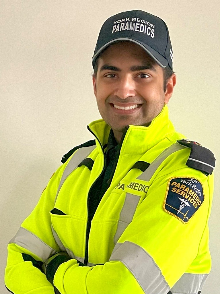 YorkParamedics's tweet photo. A. Alibhai loves helping individuals navigate Ontario’s vast health care system. An example is our CP at clinic program that runs daily in various senior’s buildings across York Region.  

"Prior to this position, I did not have a grasp of the challenges users of 911 face." https://t.co/fYfFGNSnZk